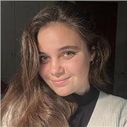 estudiante de farmacia con buen nivel en ciencias y con títulos en inglés y frances